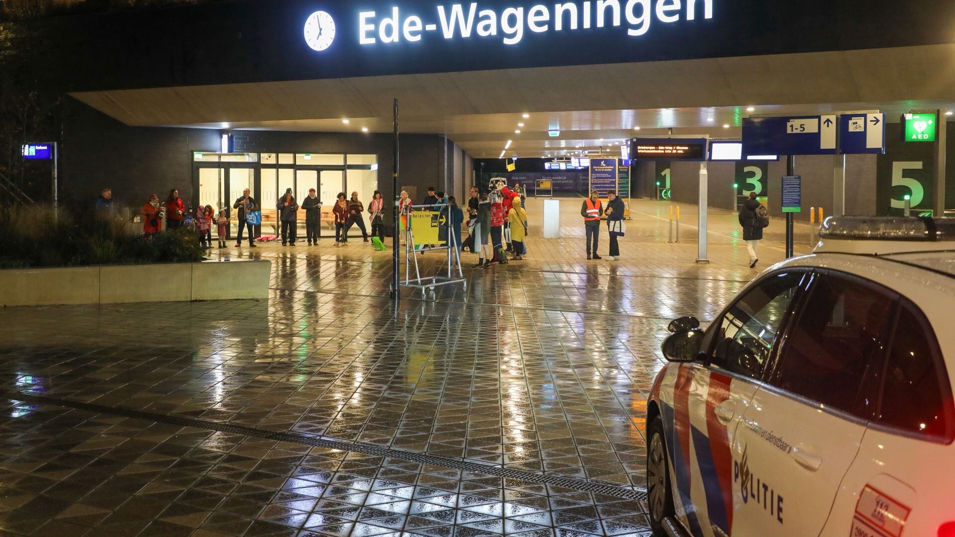 Kleinschalige demonstratie op treinstation Ede-Wageningen