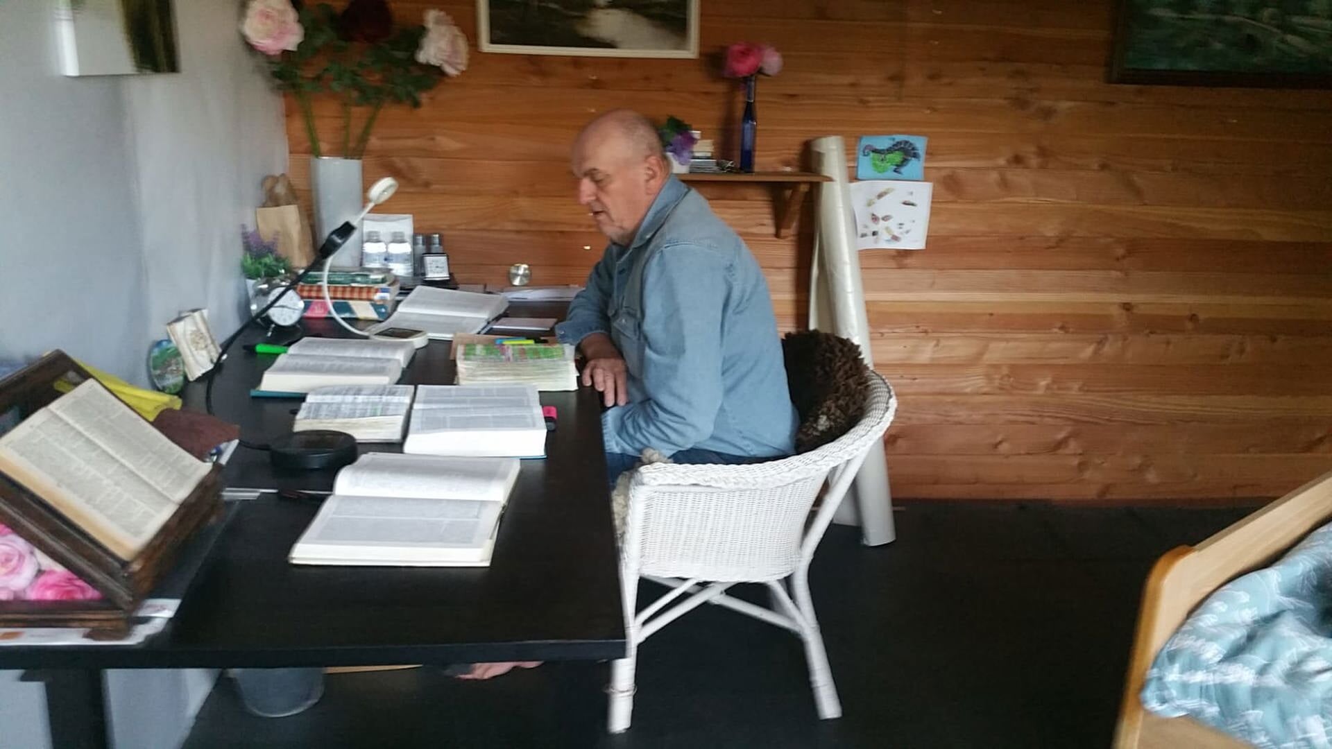 Freek (71) leeft al jaren in afzondering: ‘Ze zeggen dat mijn klachten niet bestaan en toch voel ik