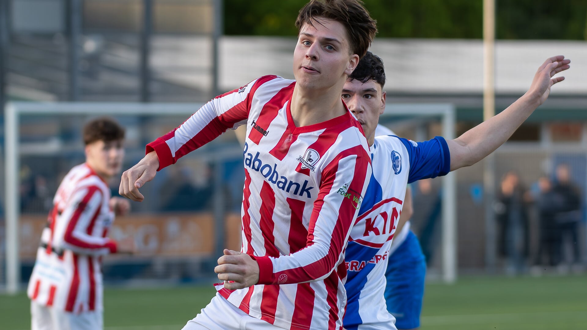 Bennekom wint met tien man in slotfase