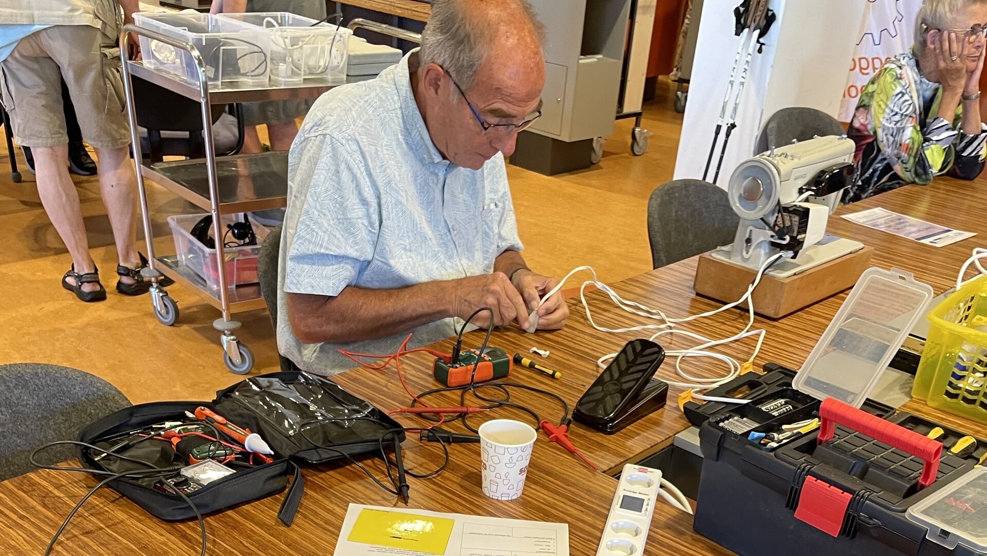 Repaircafé in de bibliotheek in Sliedrecht