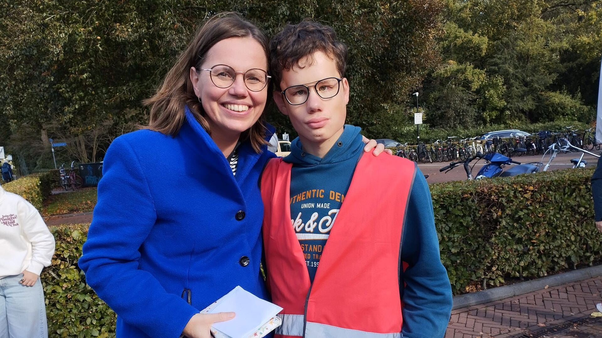 Ermelose afvalprikker Job Priem ontmoet ChristenUnie-lijsttrekker Mirjam Bikker