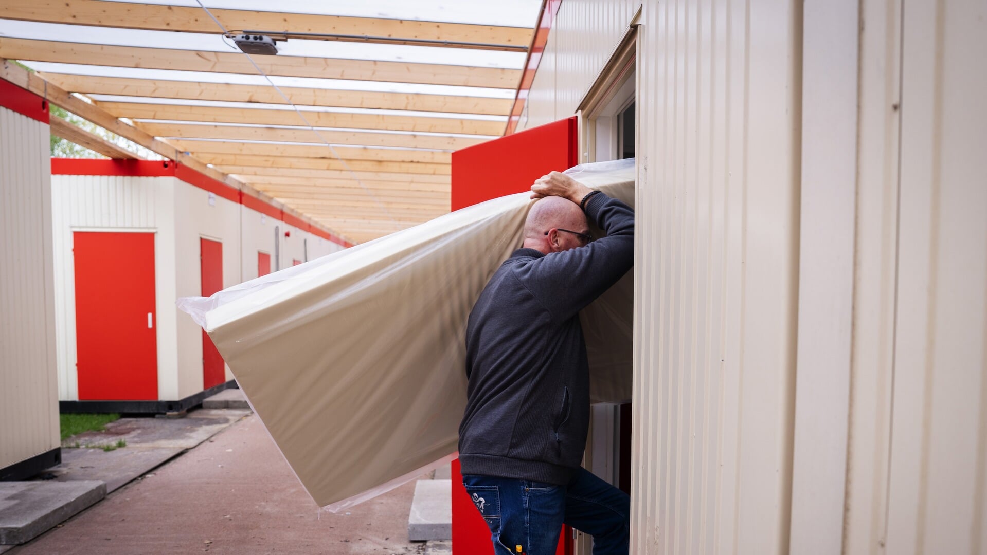 Snel huis zoeken voor nareizigers blijkt uitdaging voor gemeente: ‘Opdracht is onwenselijk’