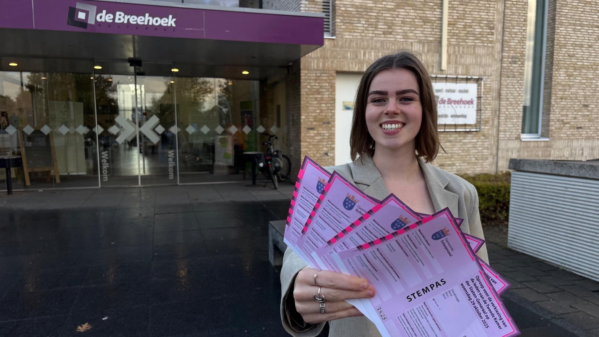 Beryl is vrijwilliger bij de Tweede Kamerverkiezingen: ‘Iedereen moet stemmen wat ze zelf goed vinde