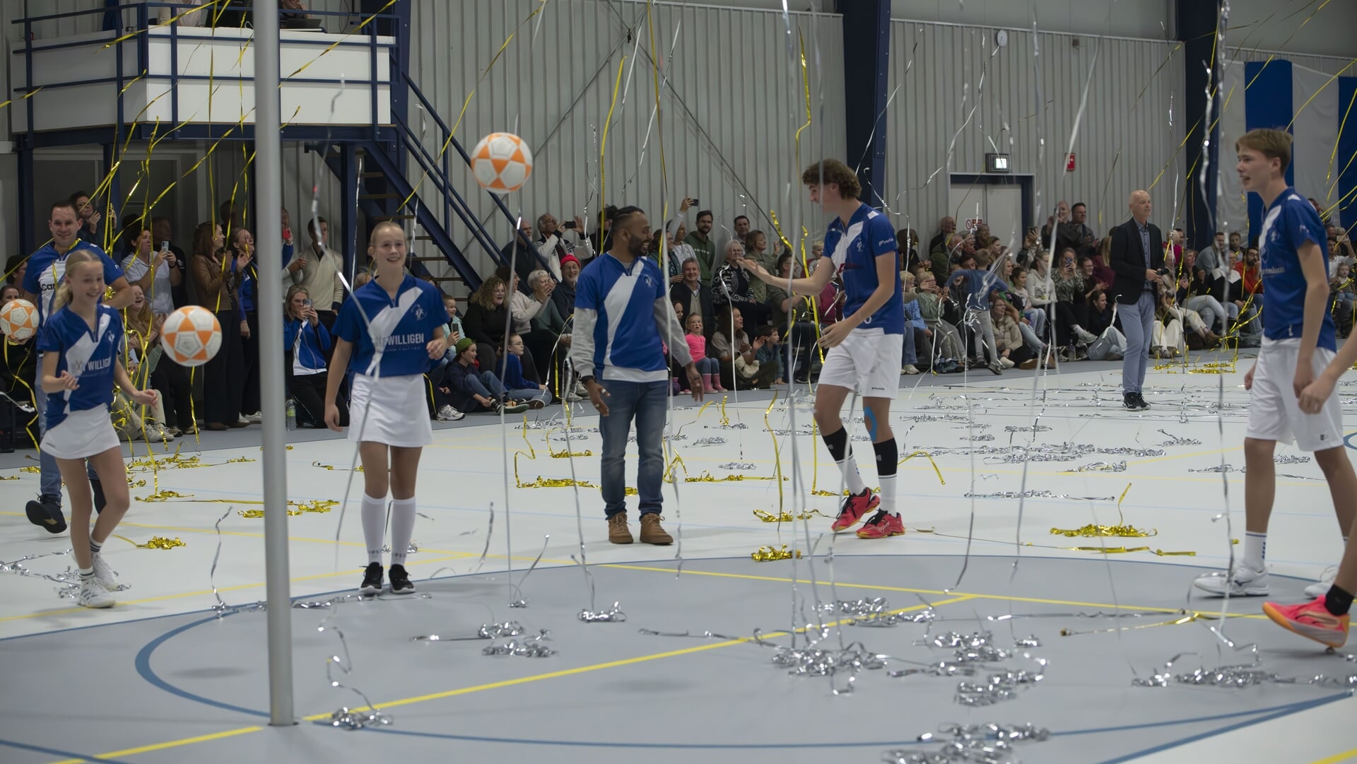 Wethouder Hamstra opent gerenoveerde sporthal: ‘Dindoa kan 20 jaar vooruit’