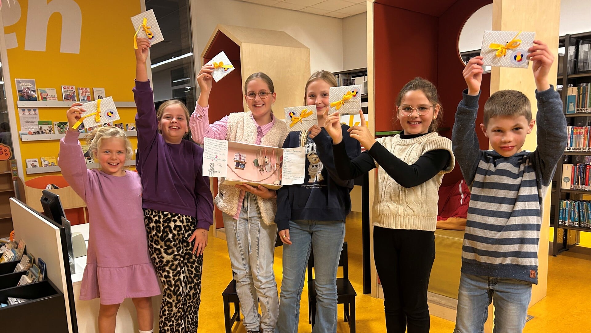 Winnaars kijkdozenwedstrijd Bibliotheek Scherpenzeel in het zonnetje gezet