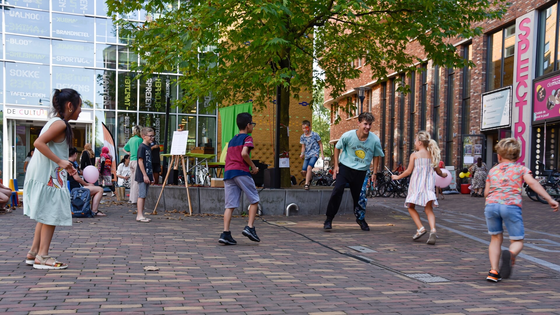 Verschraling cultuuraanbod Veenendaal door bezuiniging: bieb minder open en festivals stoppen