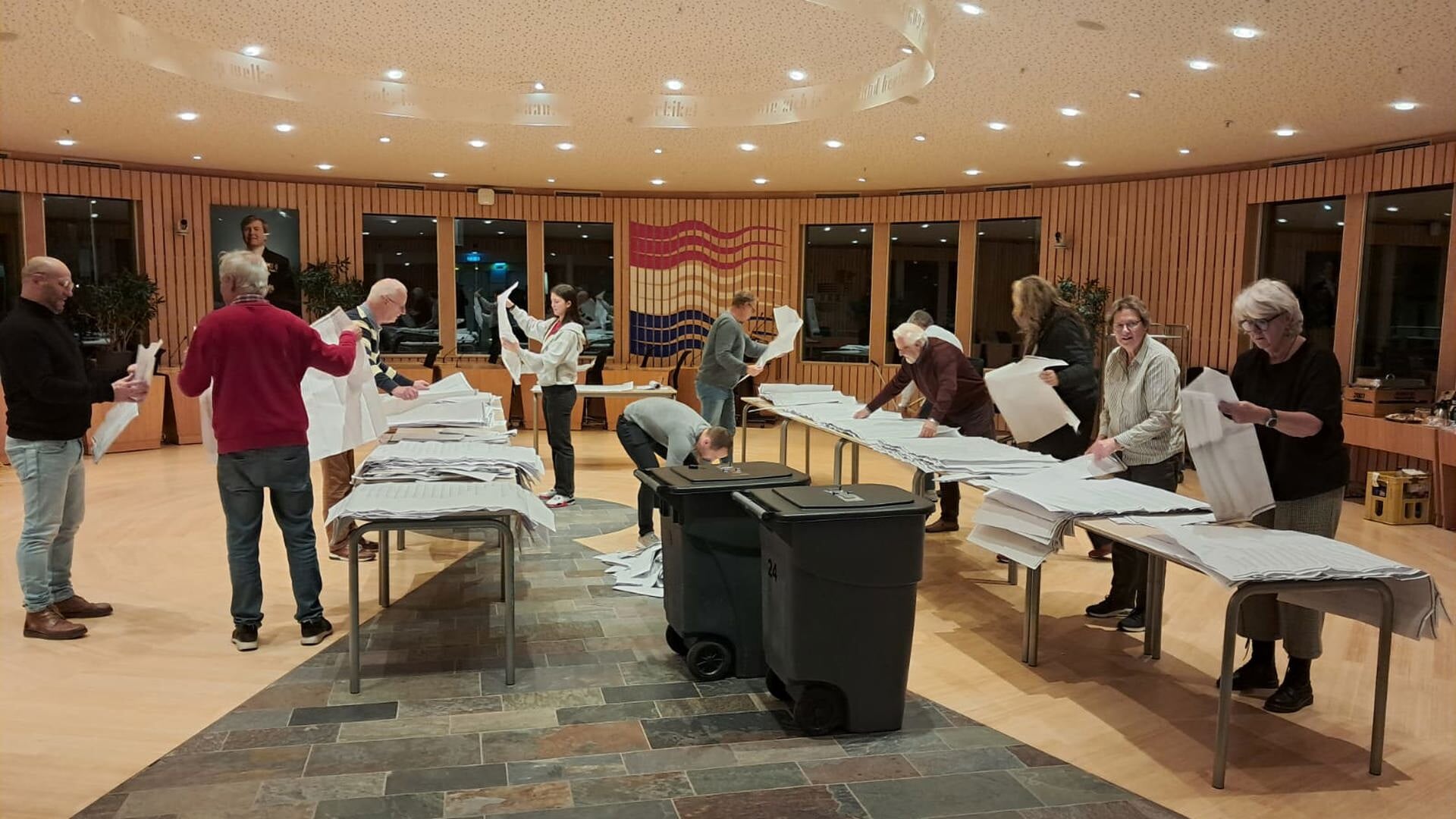 Stemmen geteld op gemeentehuis Wijk bij Duurstede