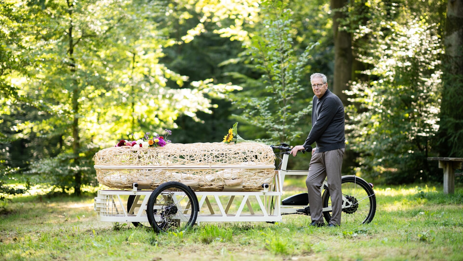 Rijksen Uitvaartzorg introduceert uniek, elektrisch afscheid op wielen