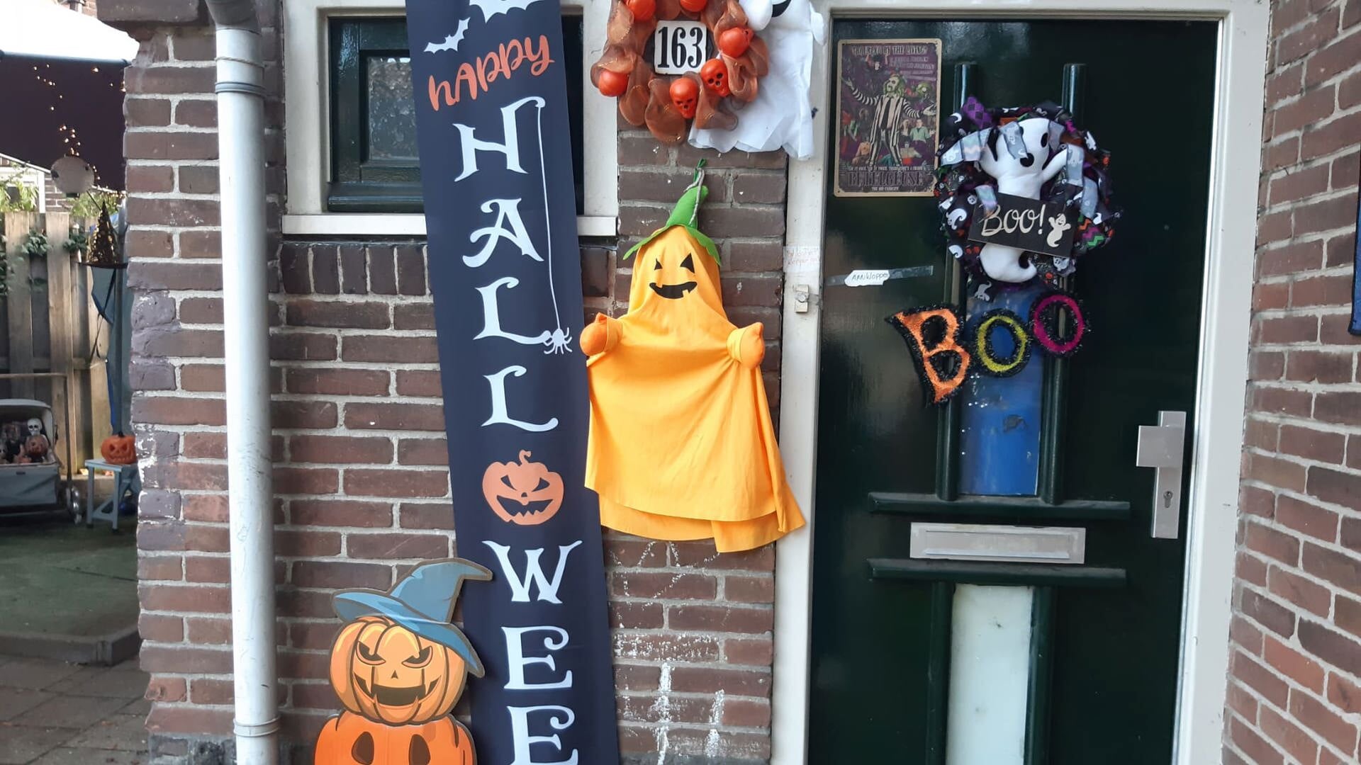 Baarnse buurten vieren Halloween: trick or treat, griezelen met lekkers