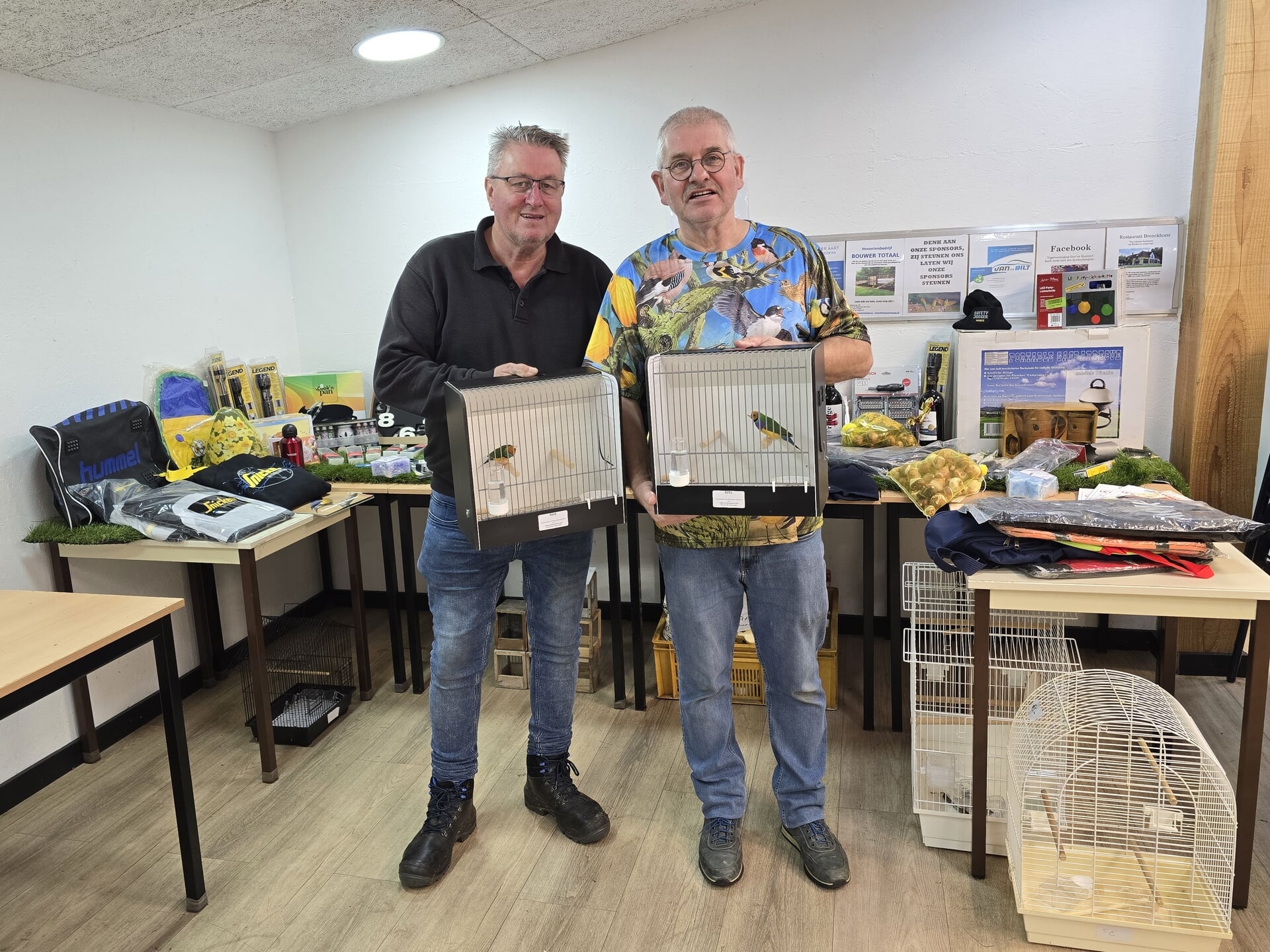 Vogelshow aan de Tolweg; vogelgriep van invloed