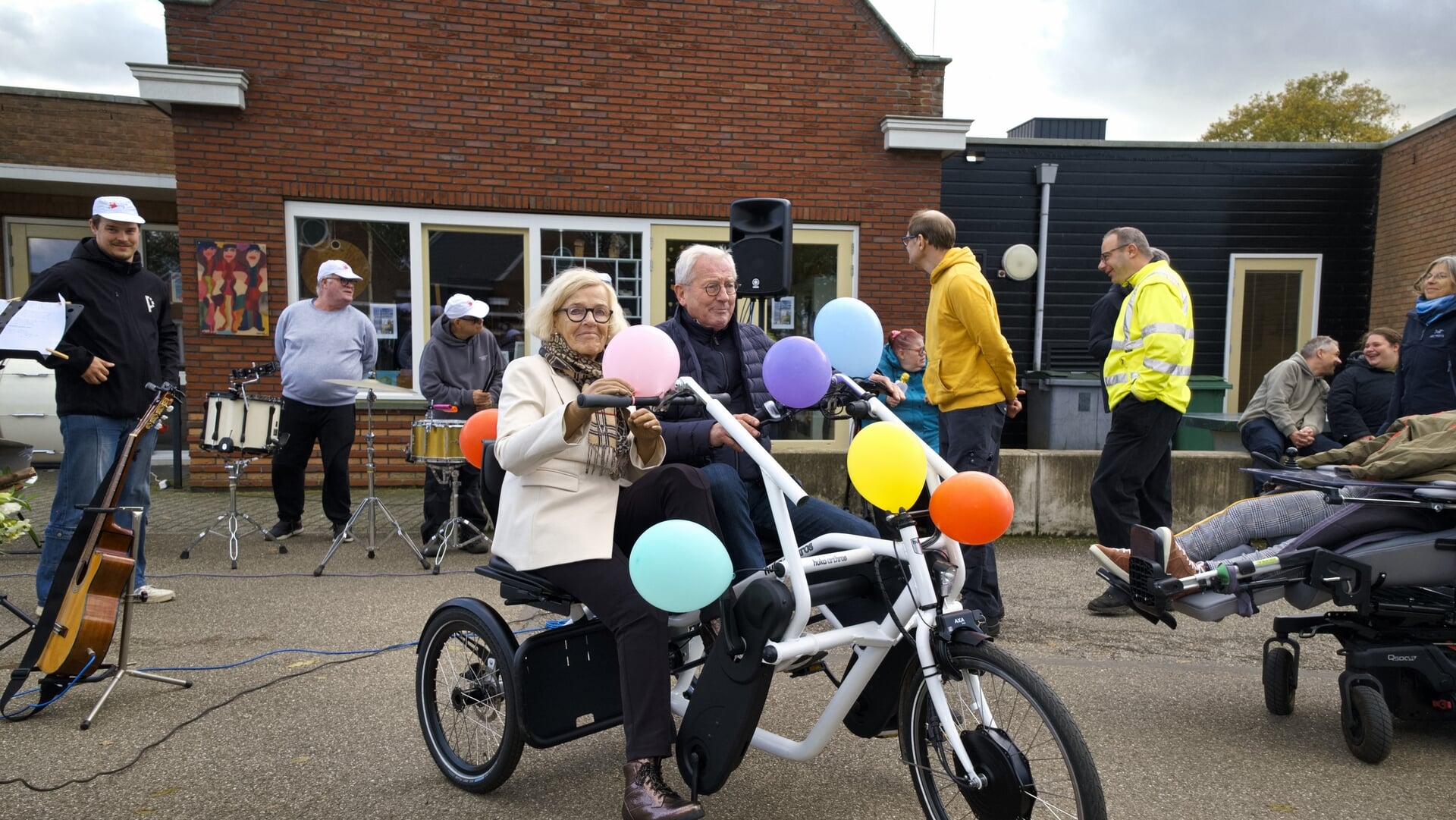 Suze Korver schenkt Zideris Rhenen een tweede duofiets