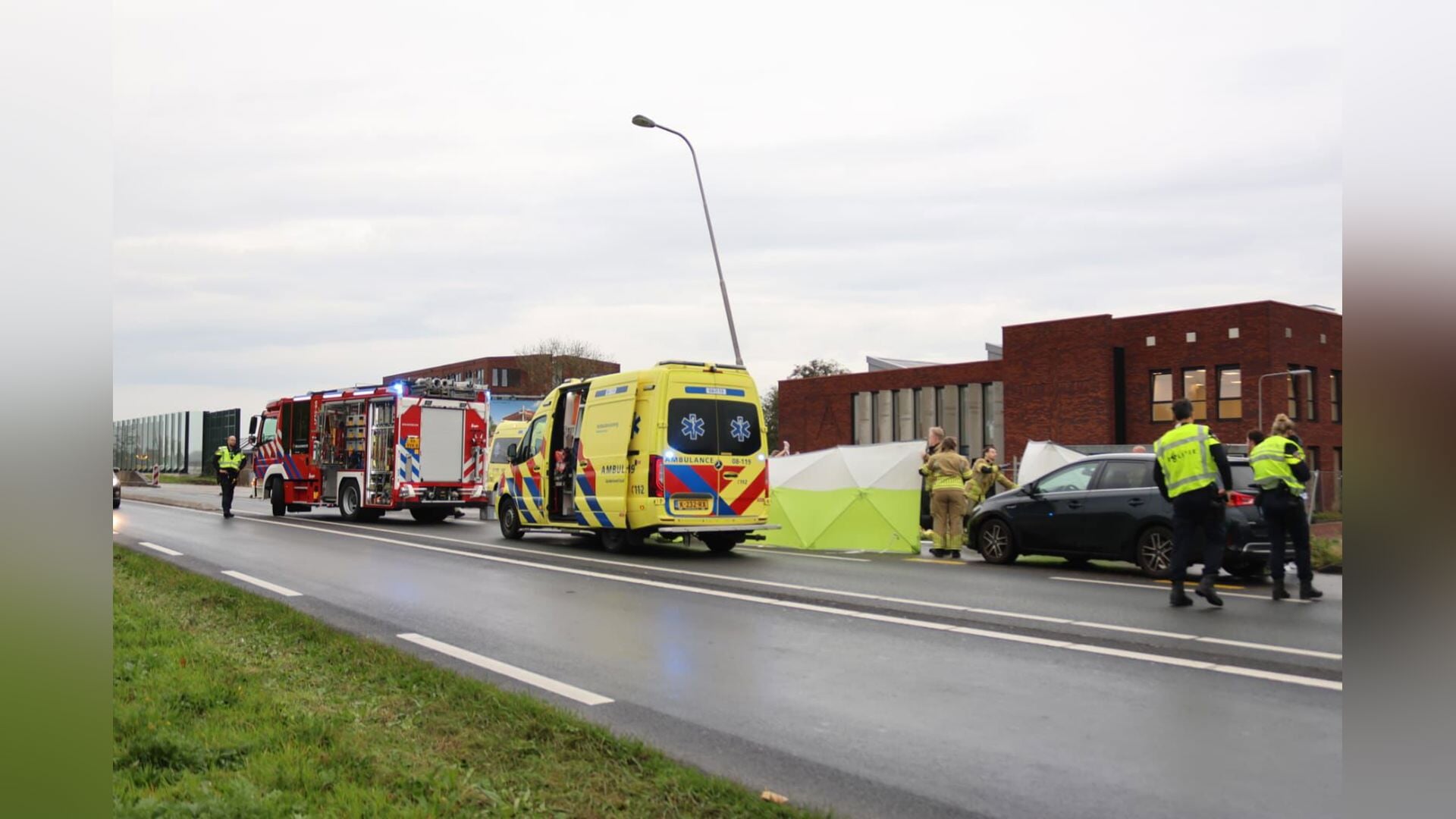 Veel hulpdiensten ter plaatse na eenzijdig ongeval op Rondweg-Oost in Veenendaal