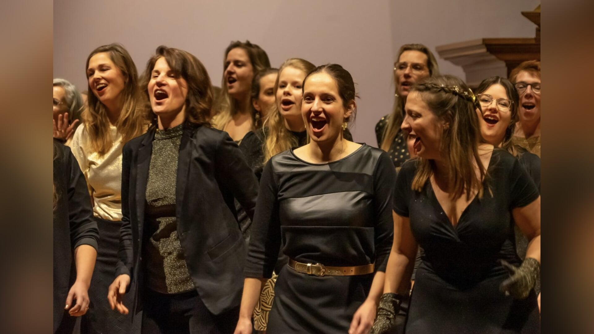 Amersfoorts Popkoor Basic & Full Color viert 30 jaar met twee spetterende jubileumconcerten!