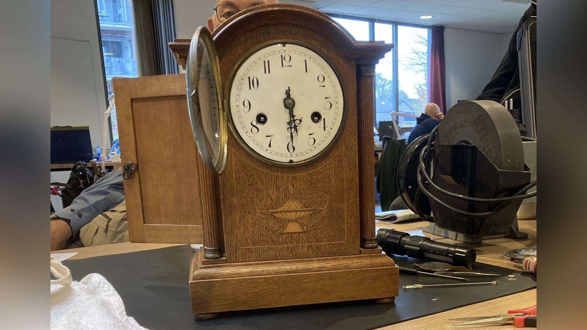 Het Repair Café ziet u graag met uw reparatie in het E&E Gasthuis