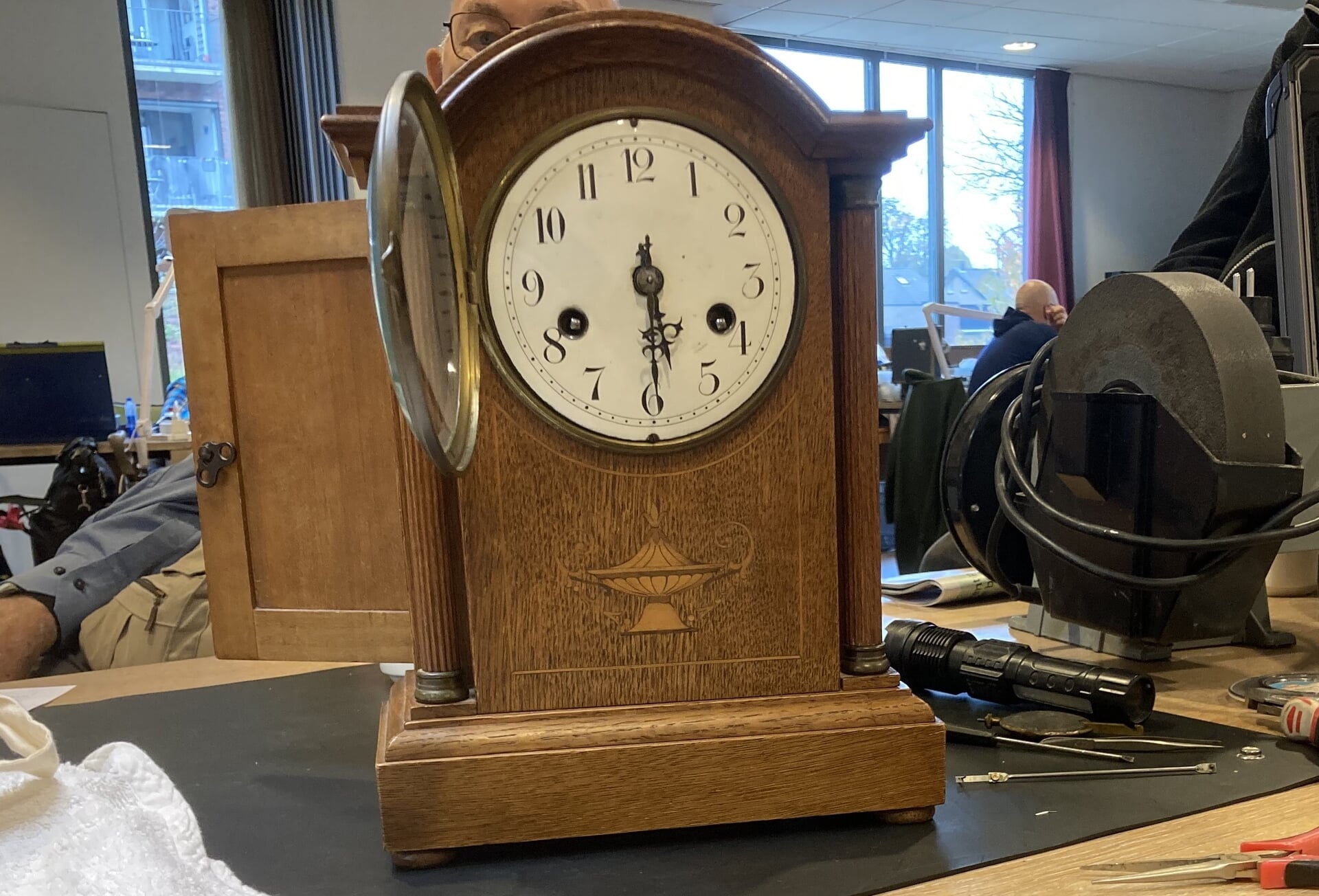 Het Repair Café gaat weer repareren in het E&E Gasthuis