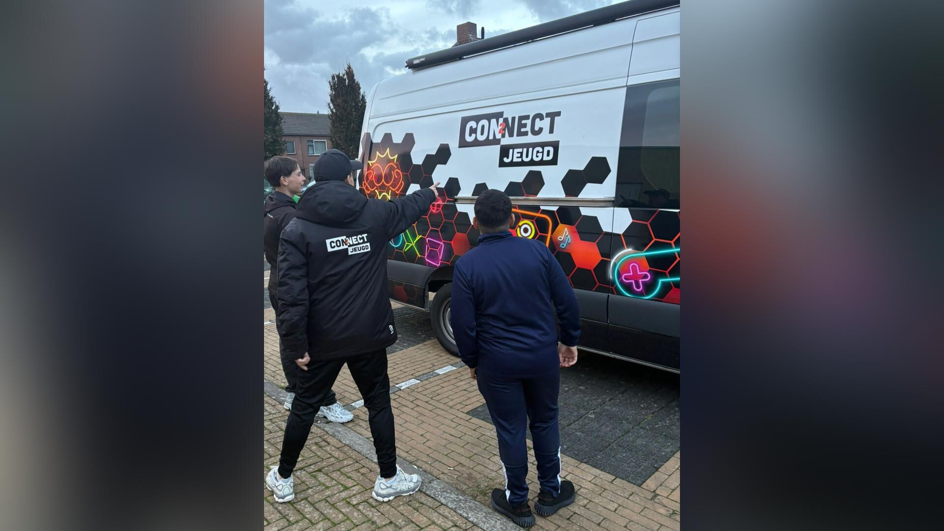 Jongerenbus rijdt sinds deze week van kern naar kern in West Betuwe