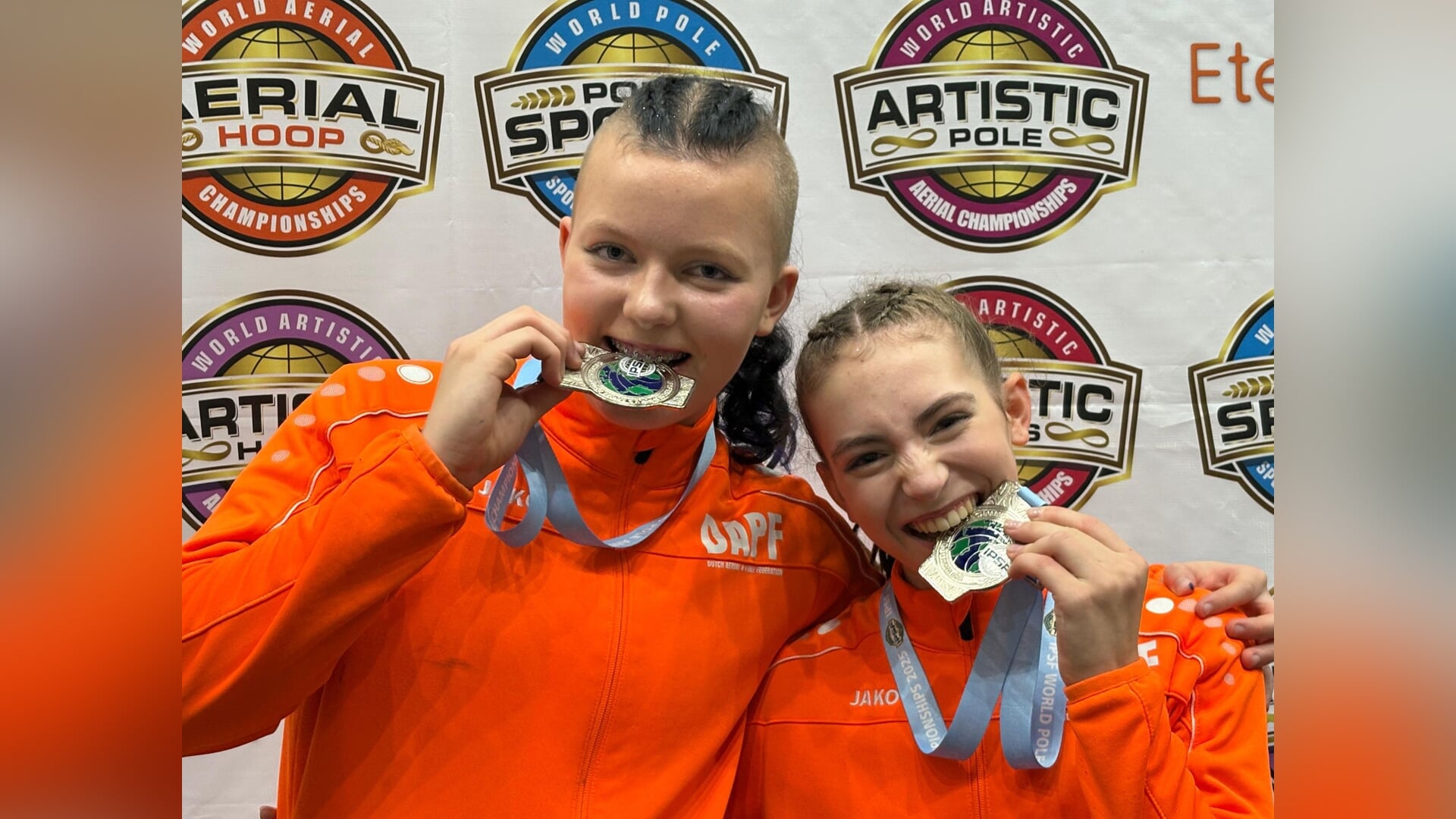 Elff en Ieme pakken Zilver op WK Aerial Hoop in Buenos Aires