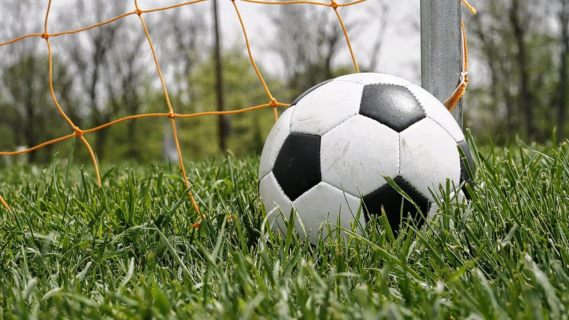 SV Meerkerk laat weinig heel van Schelluinen