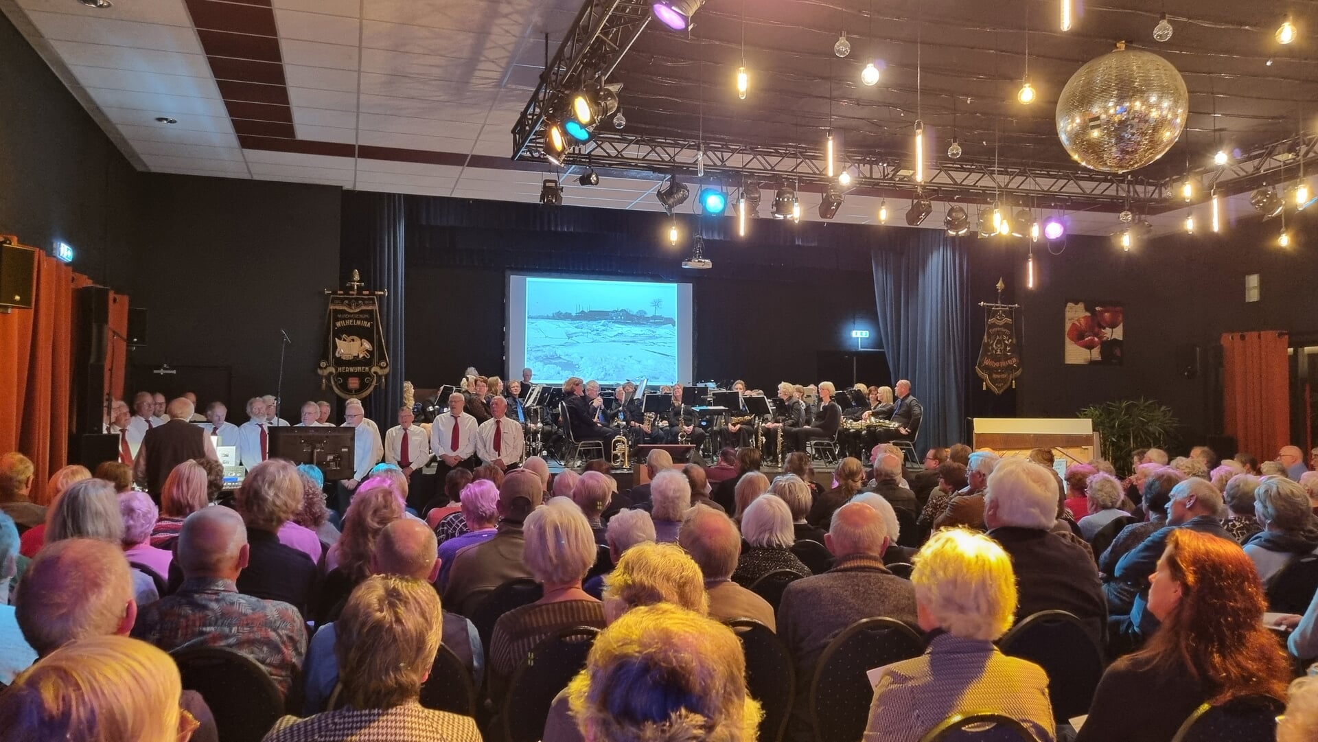 Grote belangstelling voor concert ‘Langs de Waal’ in dorpshuis De Poort
