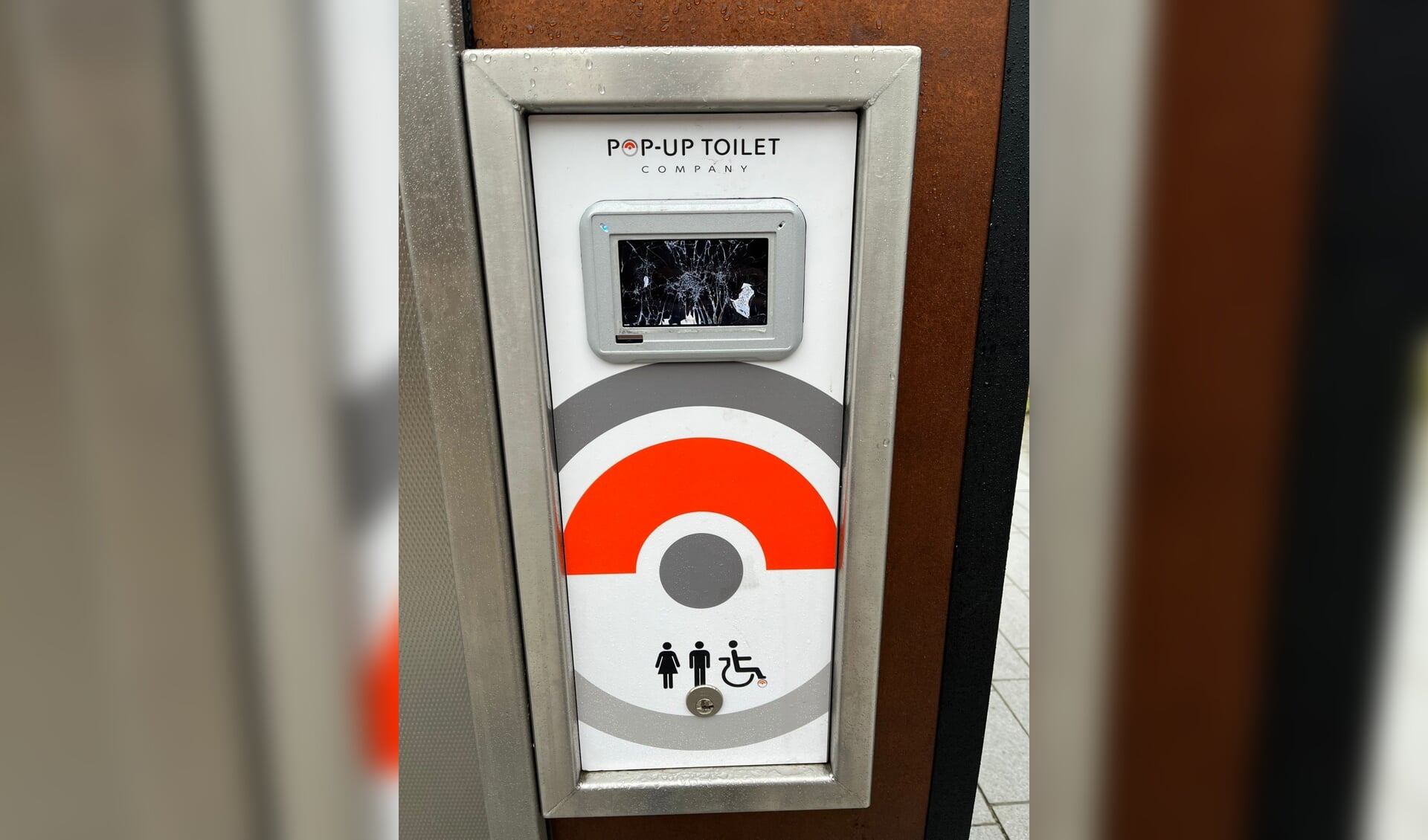 Toilet opnieuw buiten gebruik - Adverteren Hellevoetsluis | Groot ...
