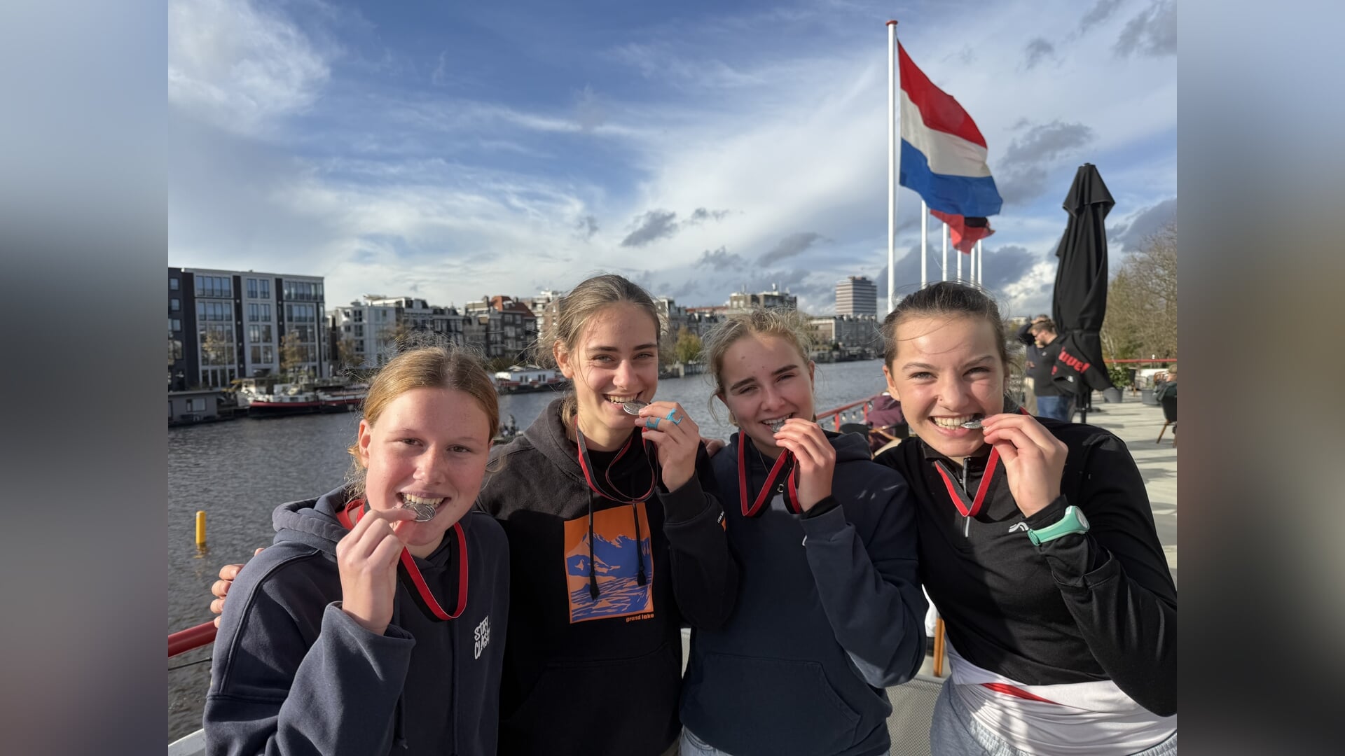 Twee keer winst voor Roeivereniging Hemus bij de nationale roeiwedstrijd Novembervieren op de Amstel