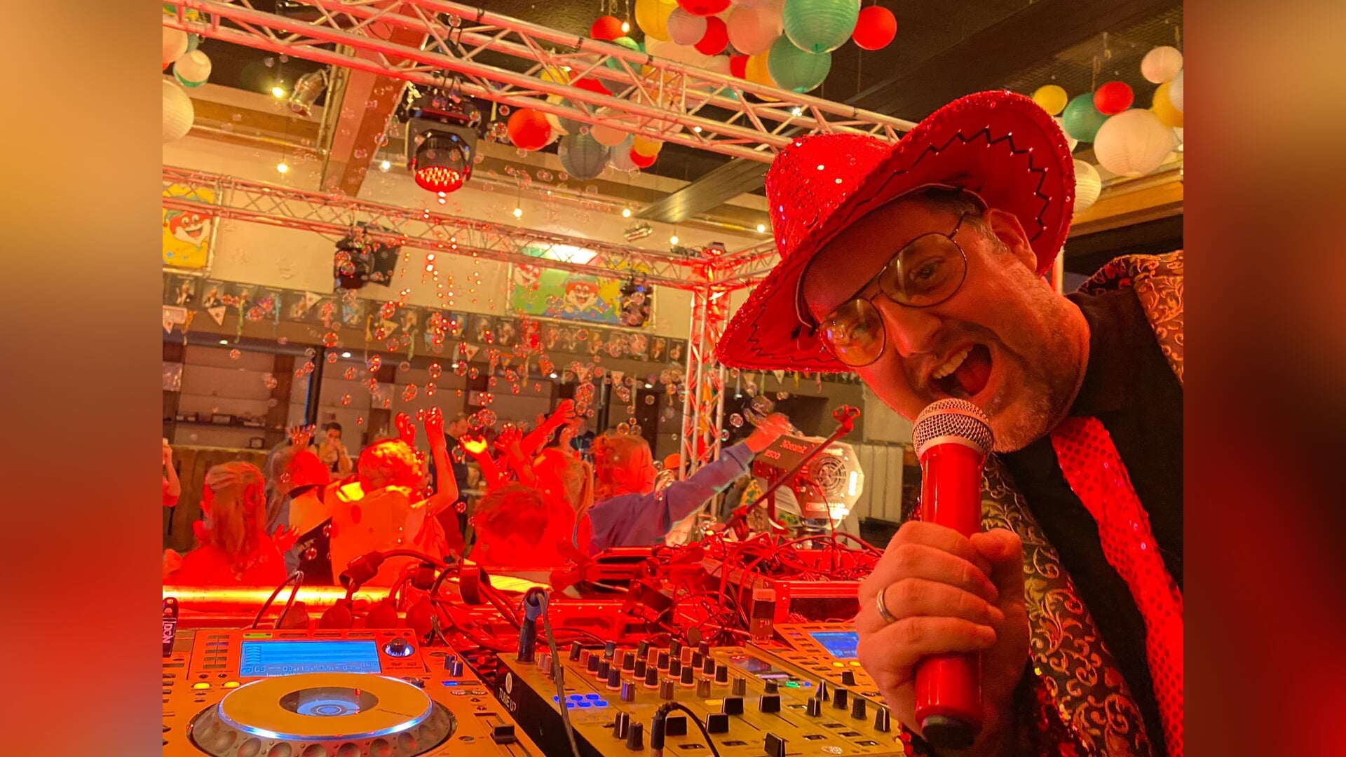 Voor ieder kind een gratis digitale Feestbox van Johnny Glitter