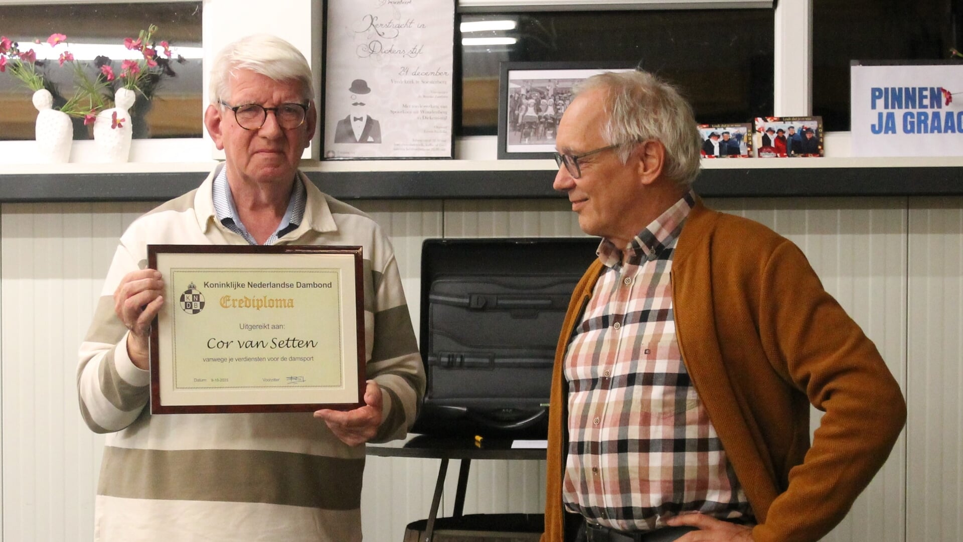 Feestavond bij DAWO: Cor van Setten krijgt erediploma