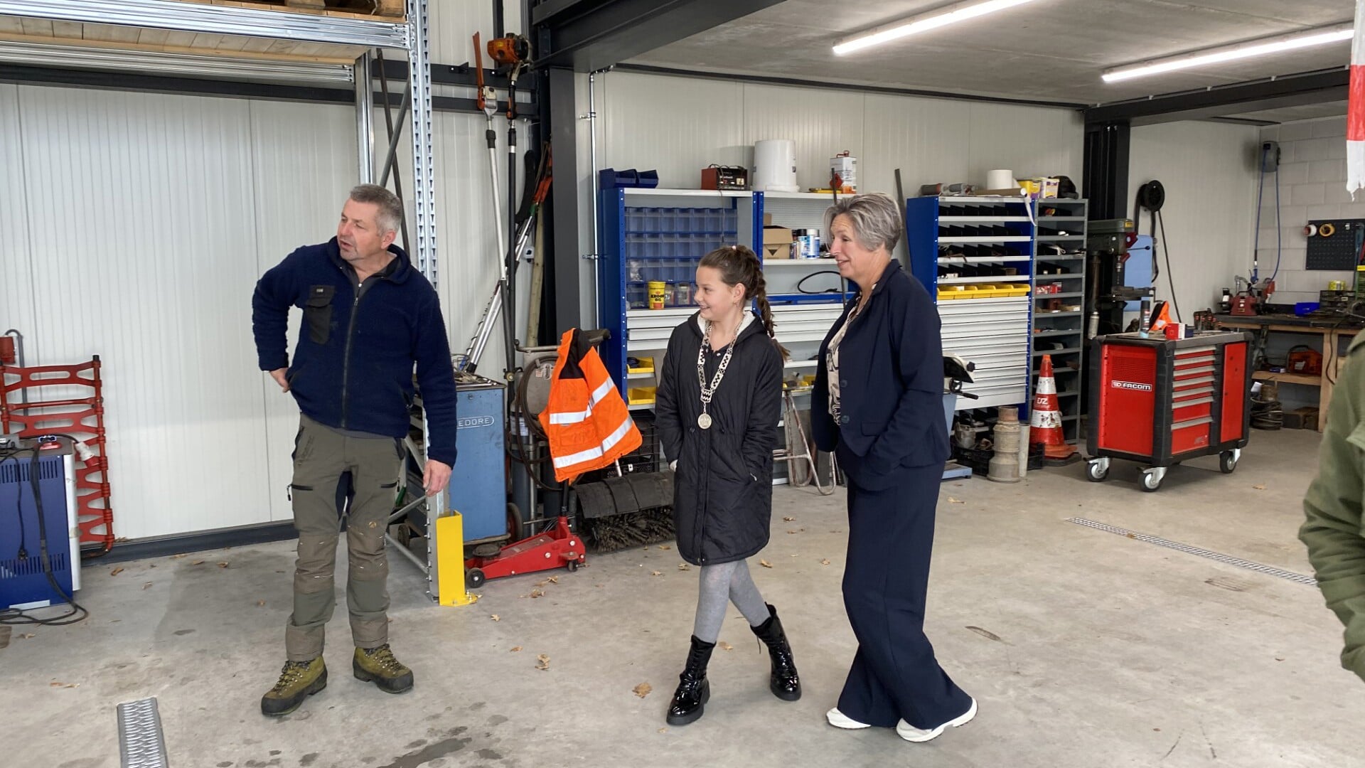 Hoe houdt Renswoude het dorp draaiende? Kinderburgemeester Fenna krijgt antwoord