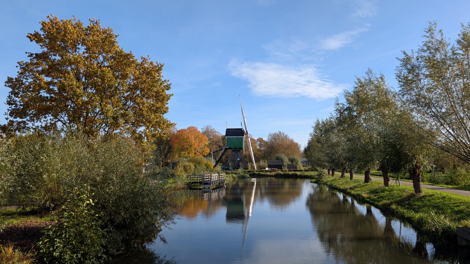 De Oostmolen op een mooie herfstdag