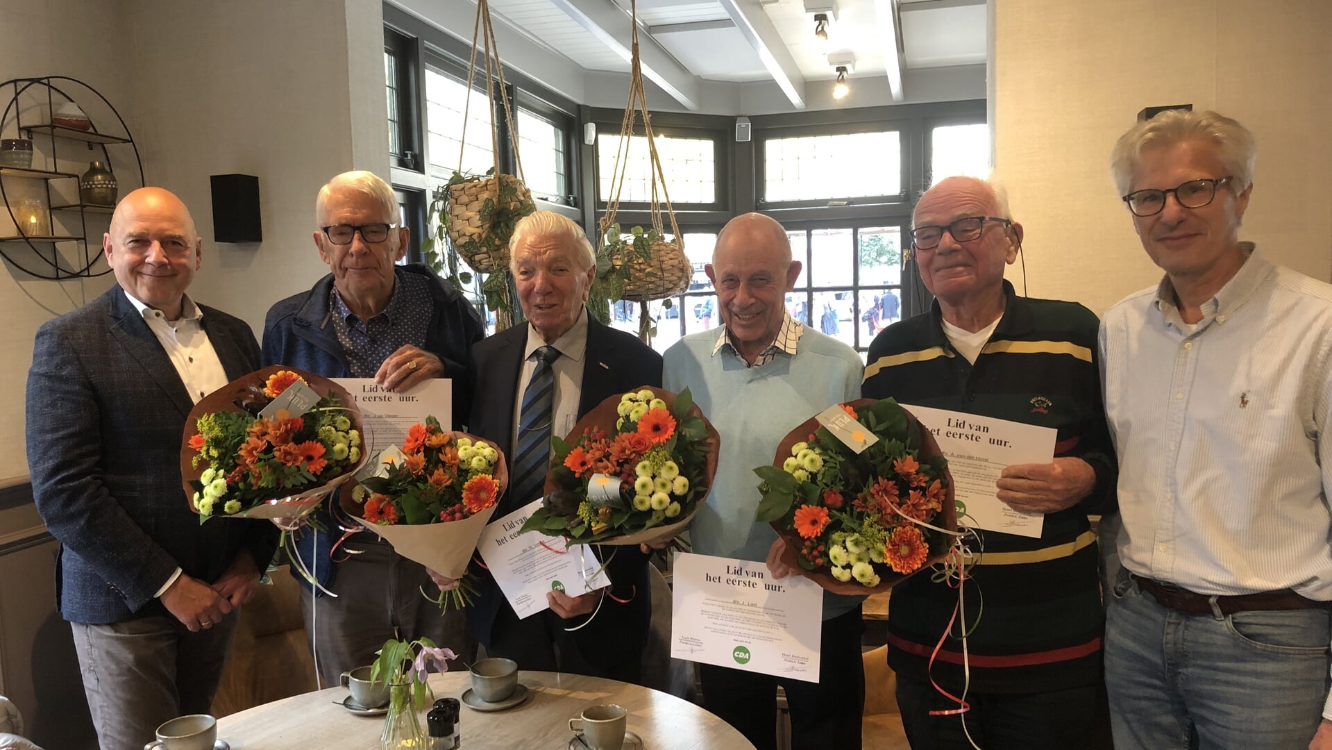 Vijftig jaar CDA in Baarn gevierd met koffie en gebak
