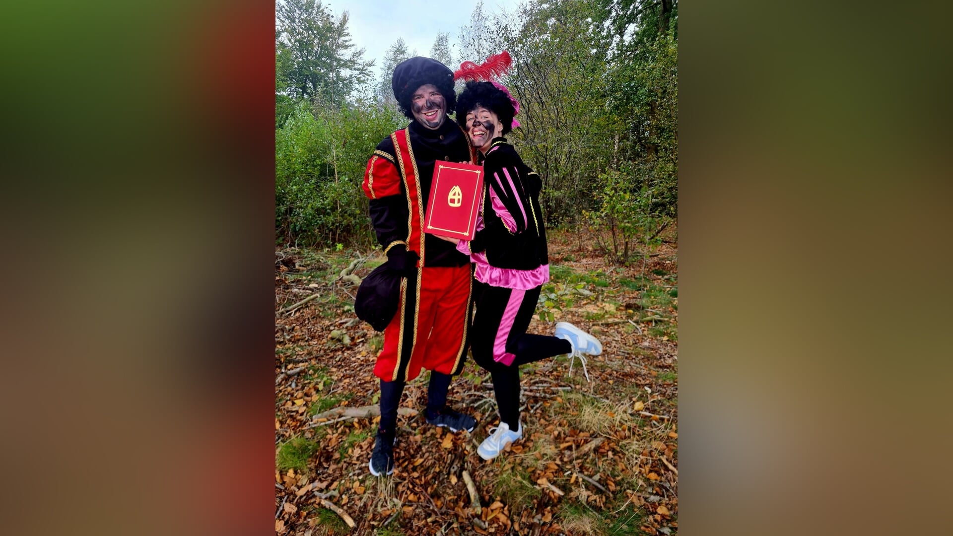 Twee pieten op huisbezoek in Leusden: ‘Voor ieder kind de magie van het sinterklaasfeest’