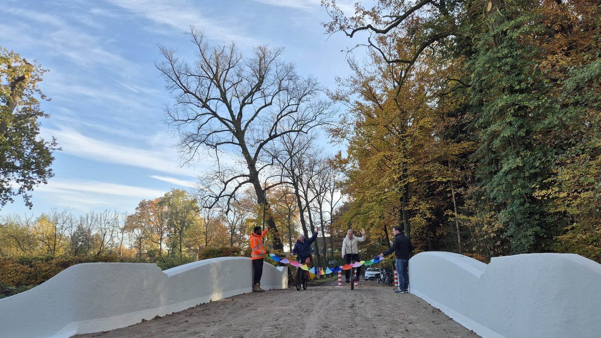 De Lockhorsterbrug in Leusden is (vervroegd) weer opengesteld