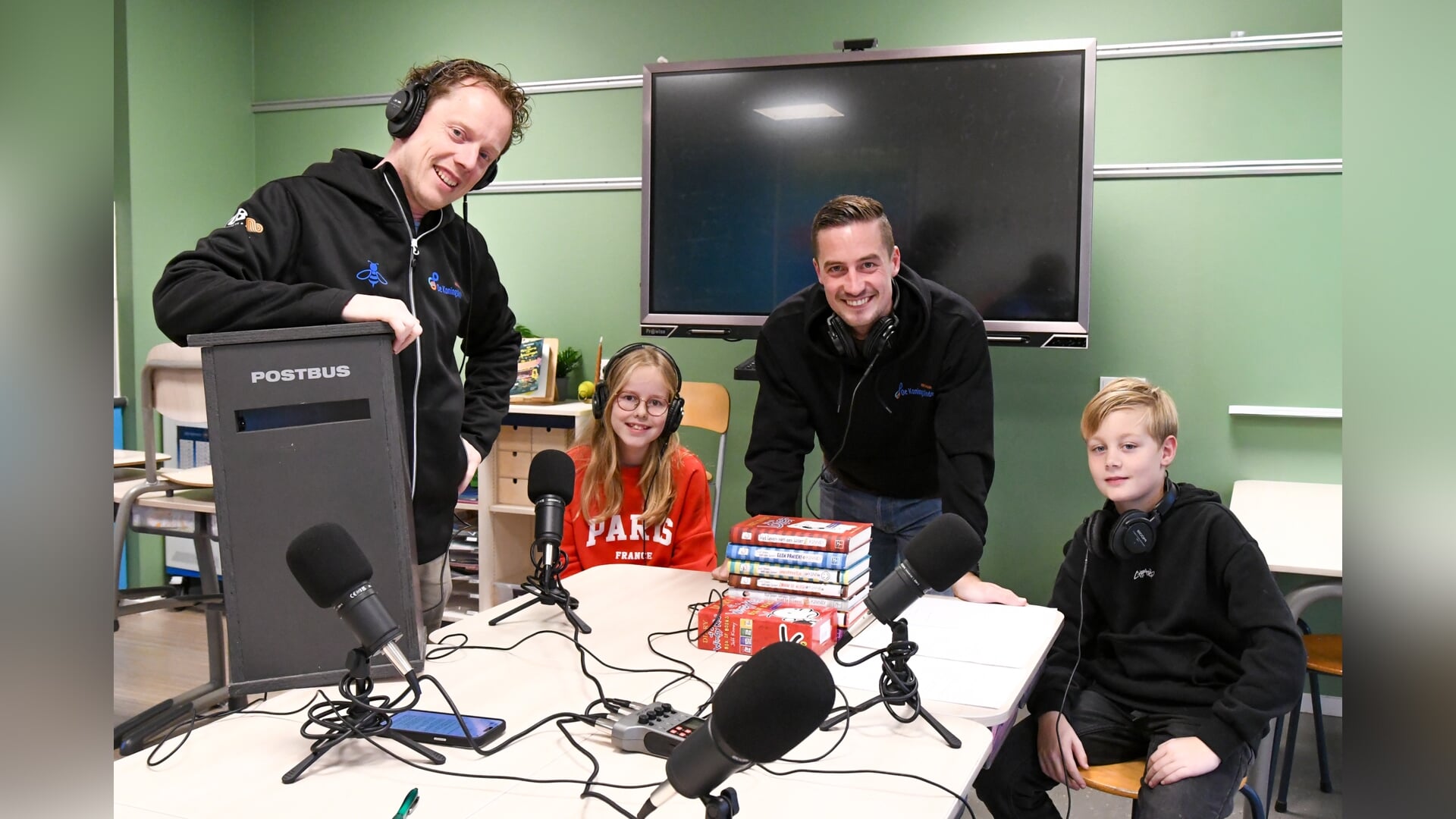 Microfoons aan, spanning uit: De Koningslinde duikt de podcaststudio in