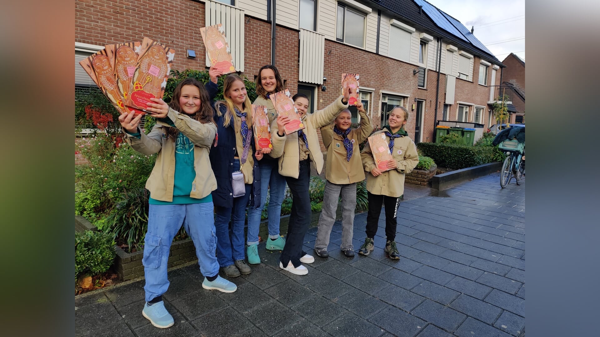 Scouts verkopen speculaaspoppen