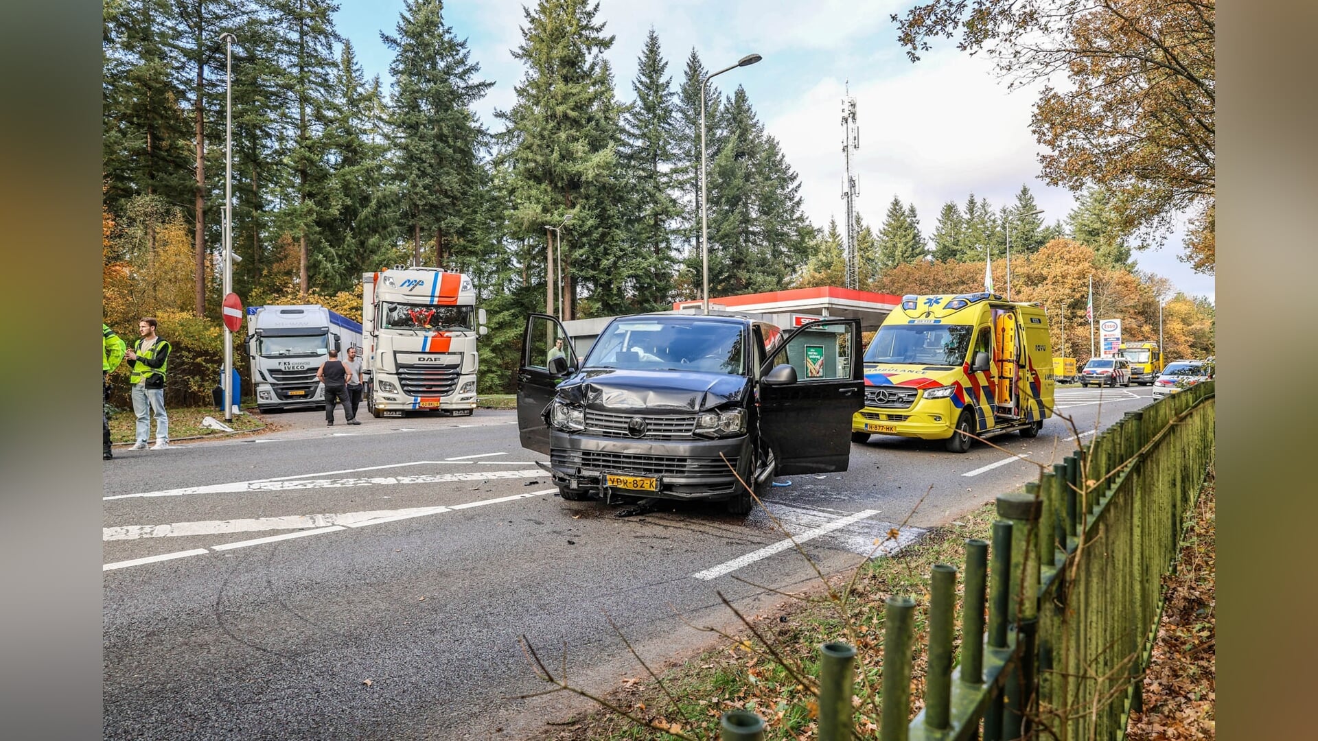 Politievoertuig met speurhonden betrokken bij ongeval