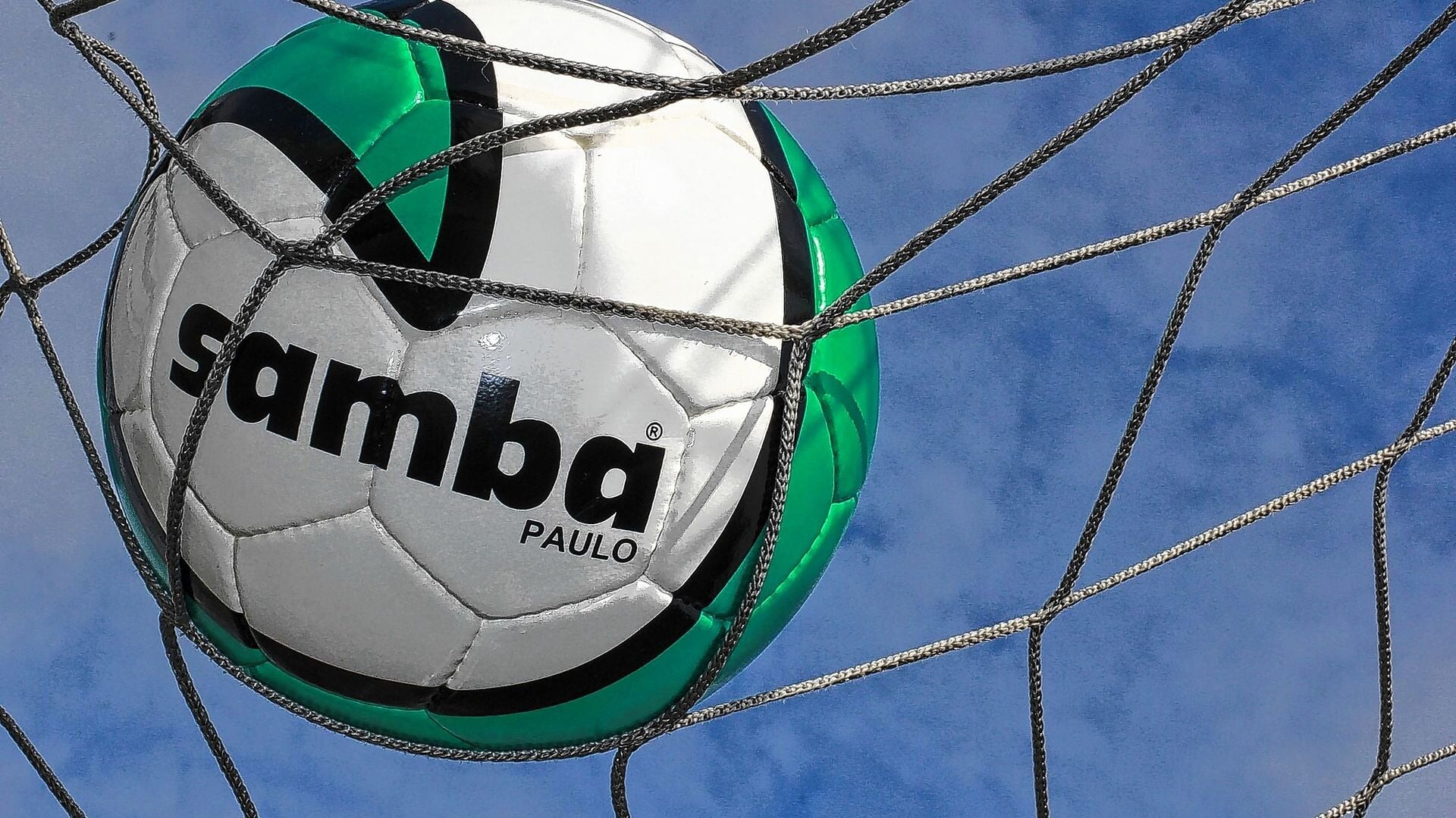 Hardinxveld wint door late treffer Lex de Gier