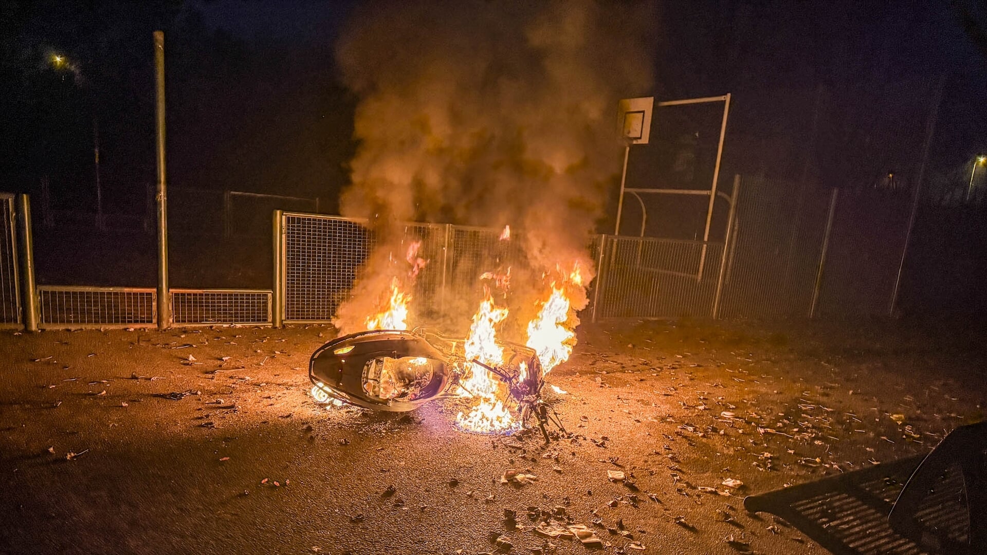 Scooter uitgebrand aan de Ariaweg in Amersfoort