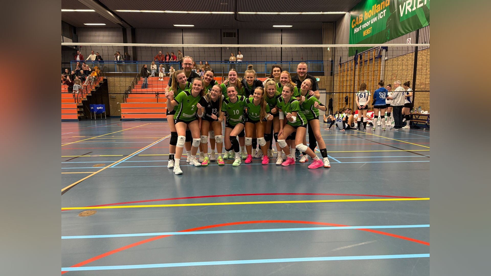 Wint in eigen huis van de koploper!