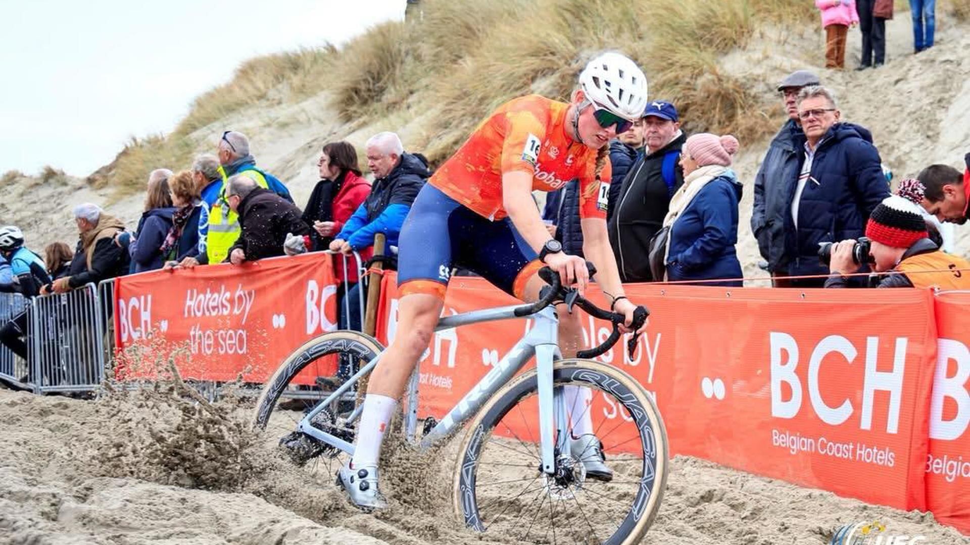 JvA juniore Isis Versluis eindigt als achtste op EK cyclocross