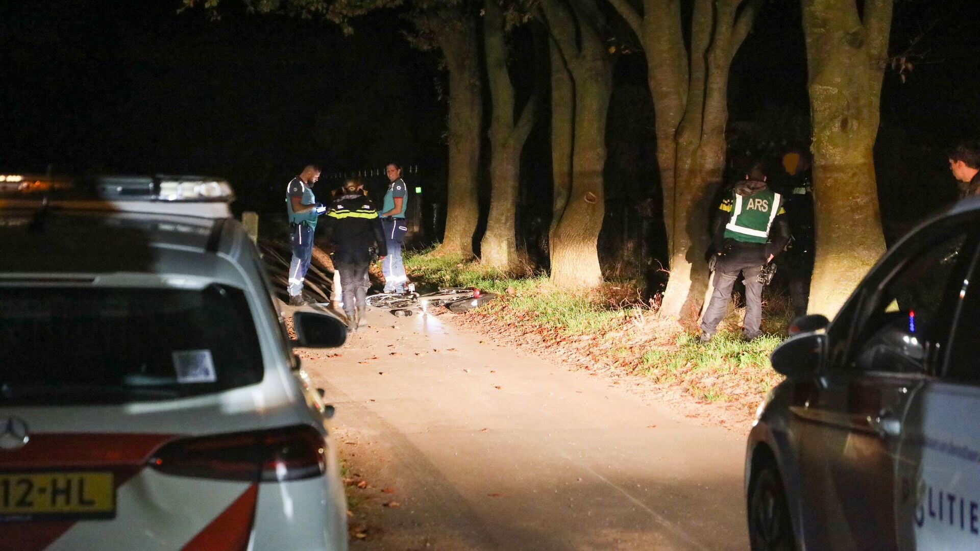 Lunteraan op fiets aangereden door auto; bestuurder rijdt door