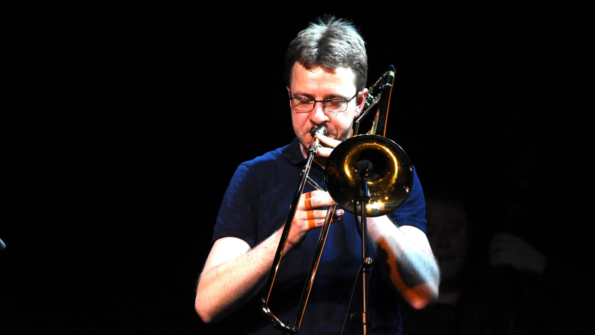 Genieten van jazzmuziek op zeer warme dag