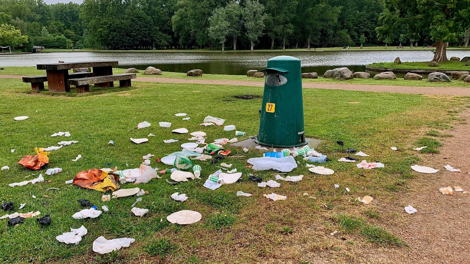 Enorme rotzooi Lage Bergse Bos