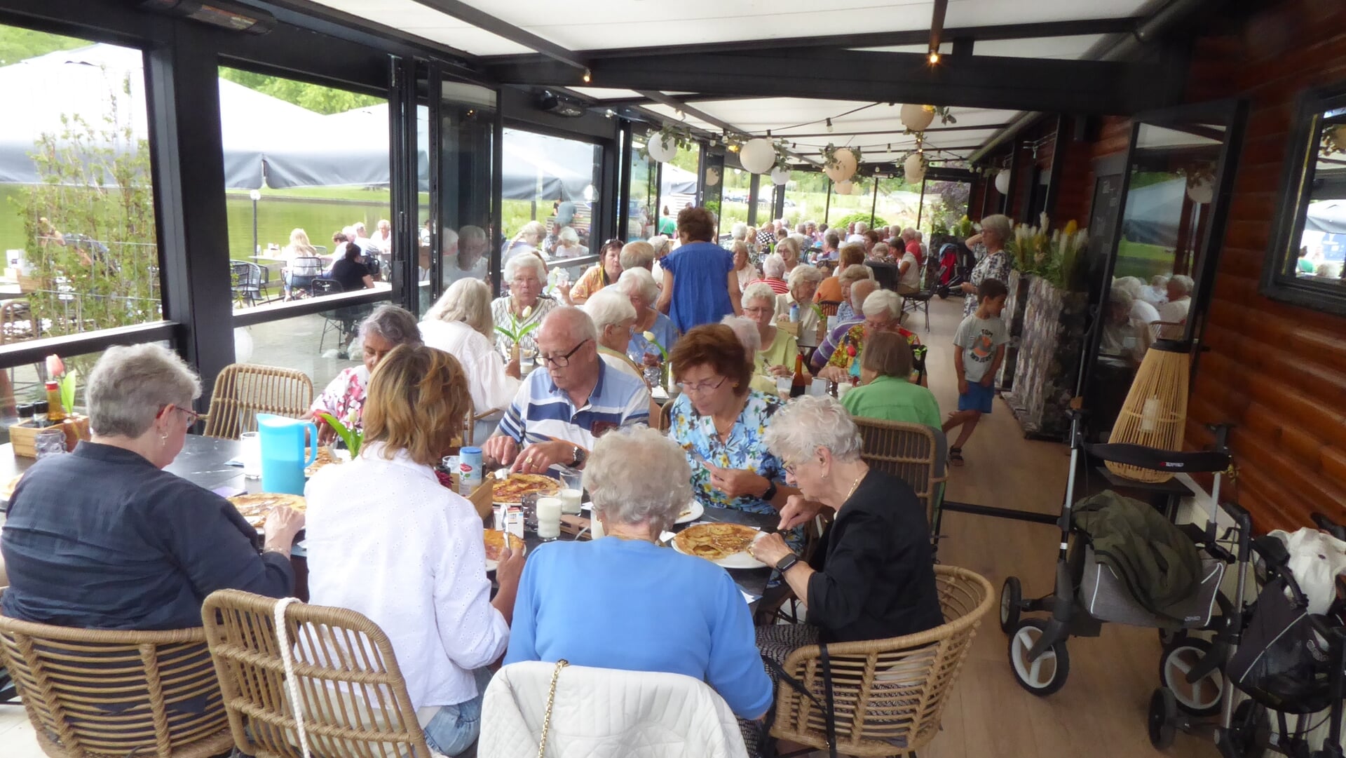 Zonnebloem Bleiswijk geniet in restaurant Bergsche Plas