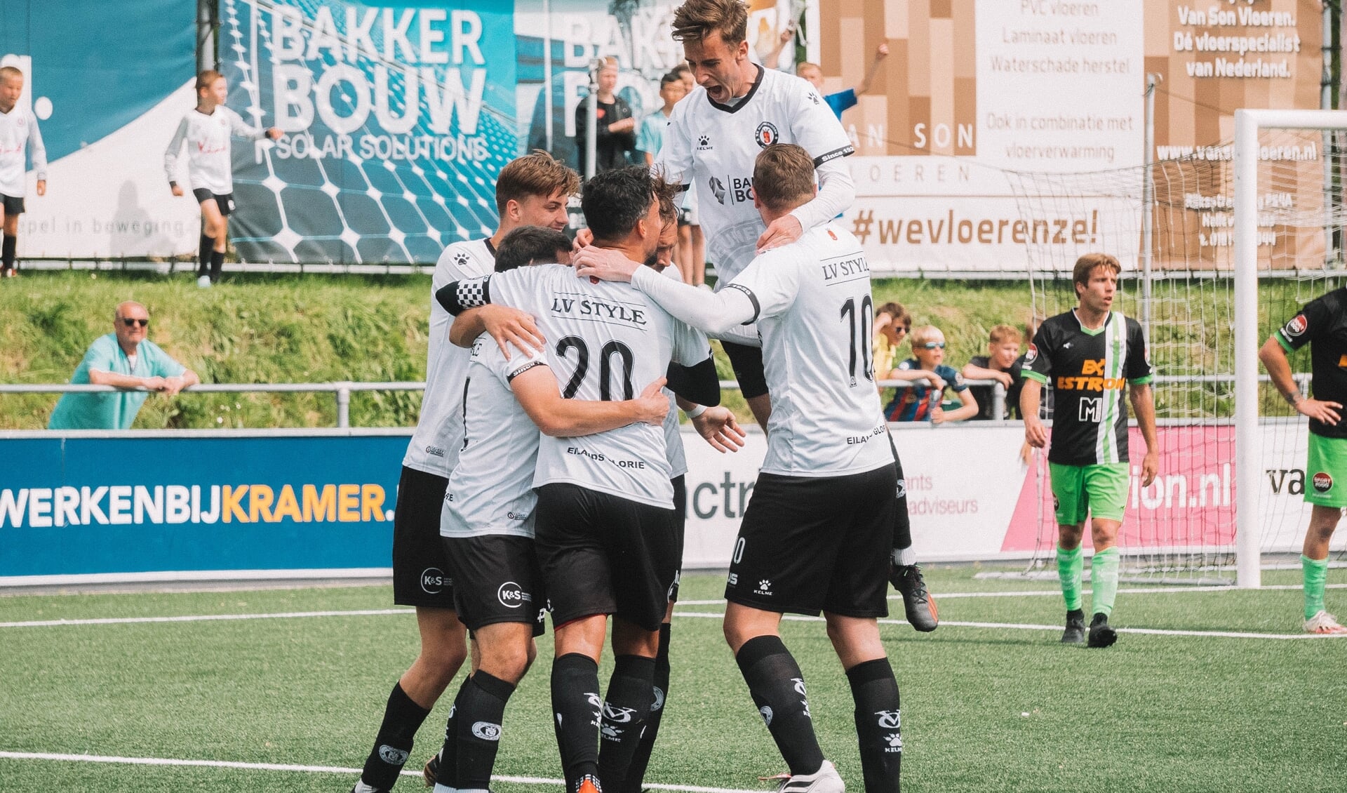 Nieuwenhoorn houdt met tien man stand tegen Spijkenisse