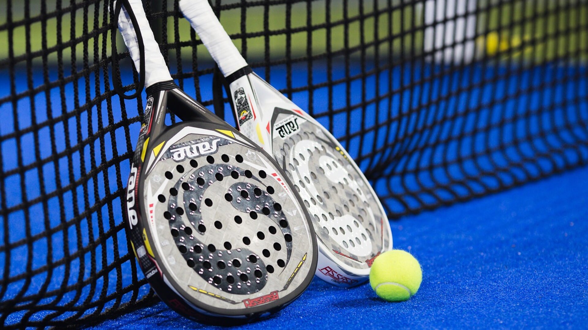 Begrafenisondernemer-trekt-aan-kortste-eind--padelbanen-nabij-begraafplaats-aan-de-Walstein-mogen-er-komen