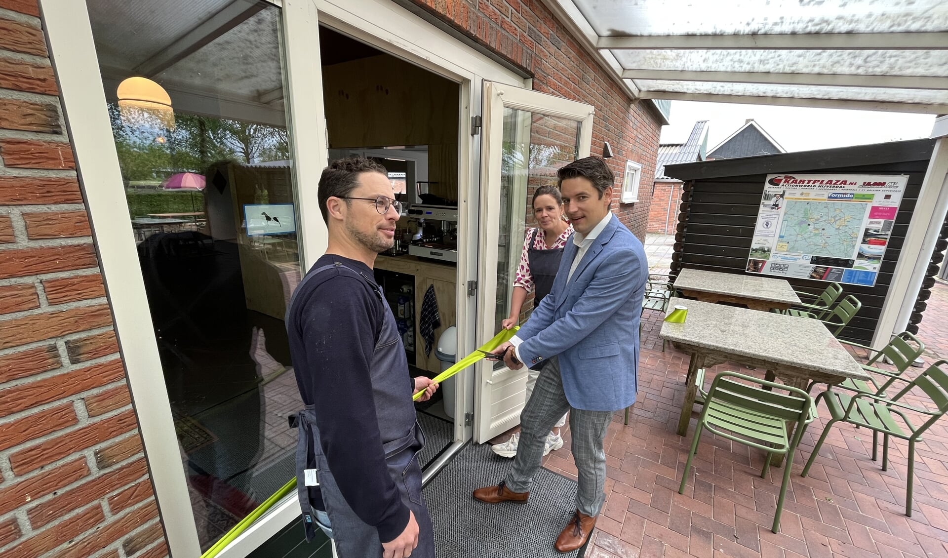 Wethouder Wessels opent huiskamer Het Lokaal