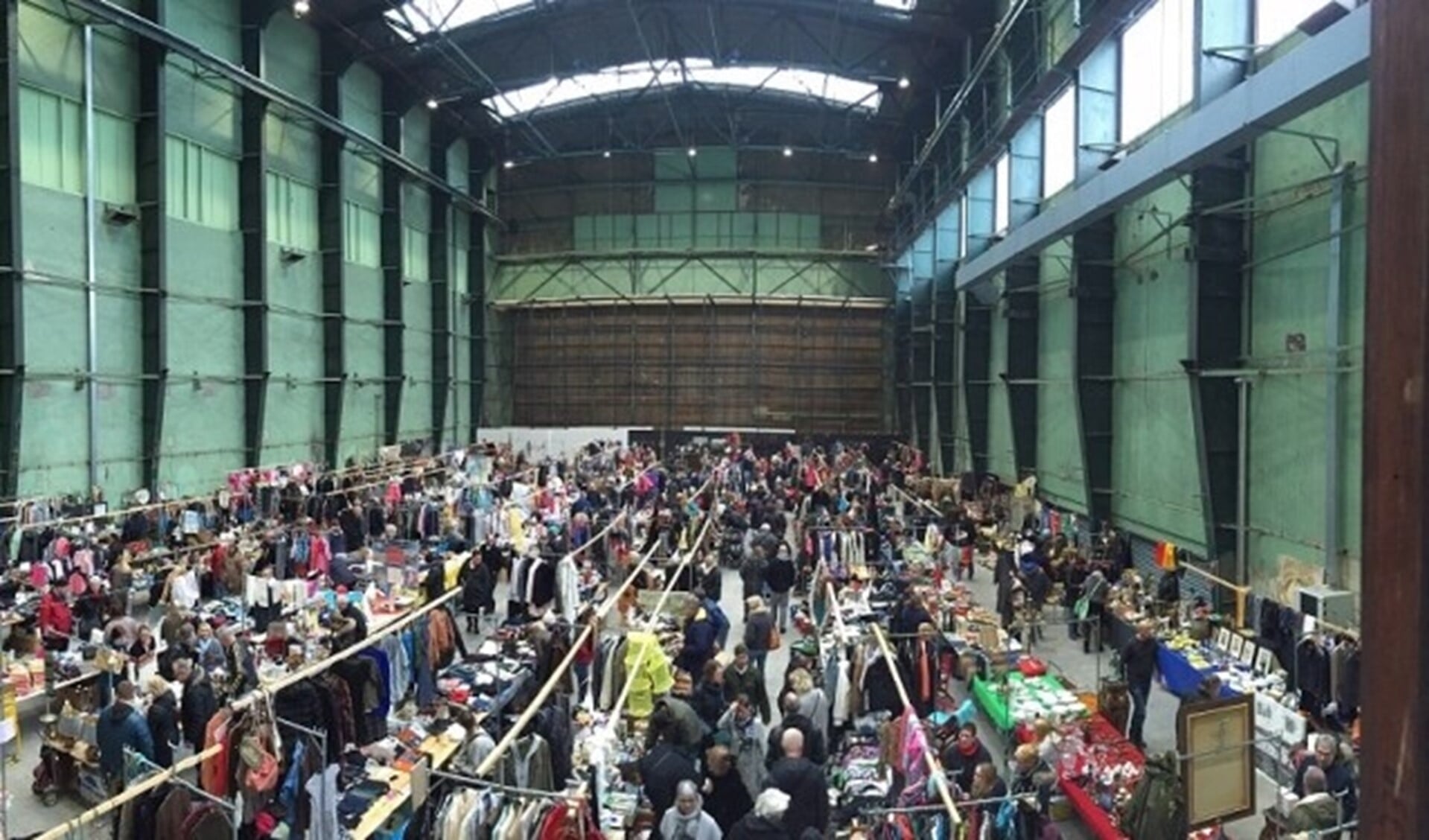 Grote rommelmarkt in de Onderzeebootloods Adverteren Rotterdam De
