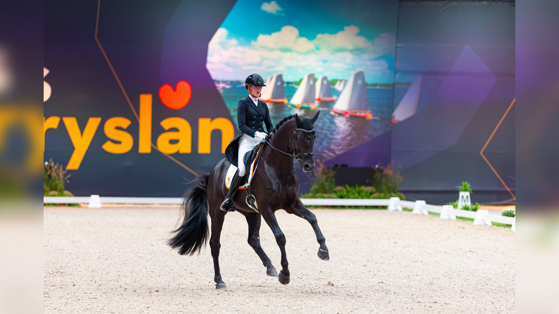 Subtop | Esmee Boers met 71,67% naar zege Young Riders in Schijndel
