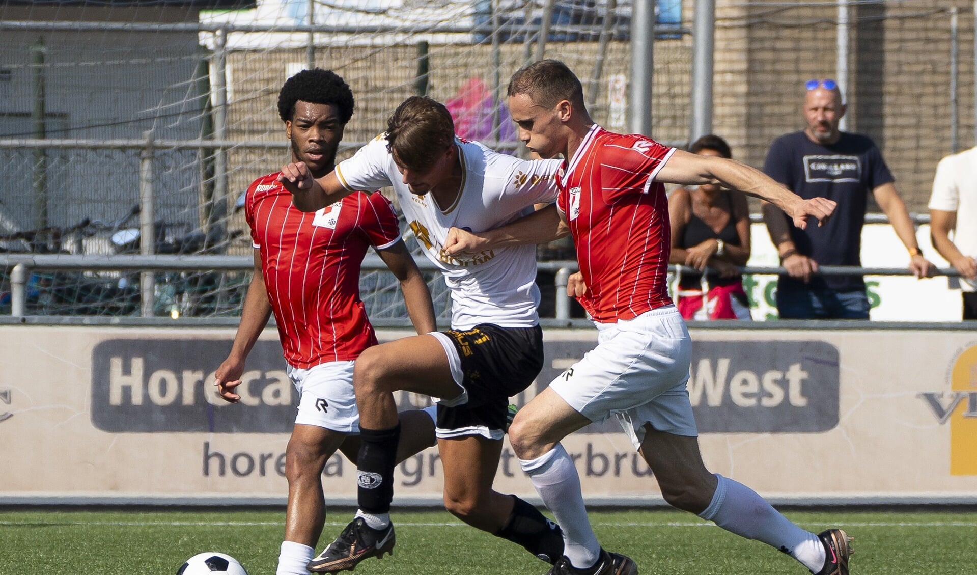Nieuwenhoorn nipt ten onder tegen ASWH