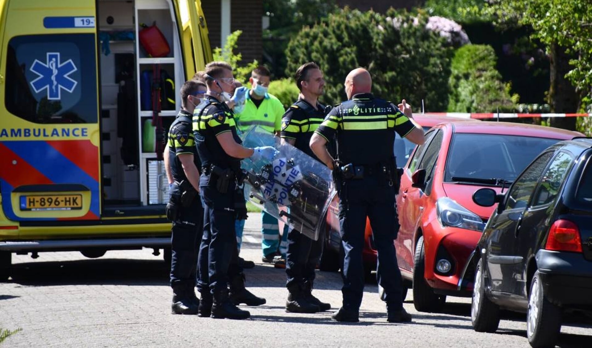 Straat in Kwadendamme tijdlang afgezet; bewoner dreigde zichzelf iets aan te doen